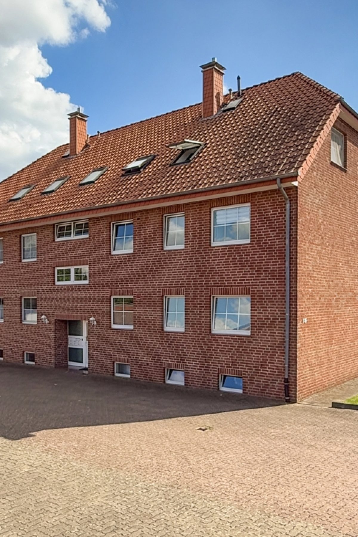 Mehrfamilienhaus in Lahstedt-Adenstedt – Foto 1 von 9