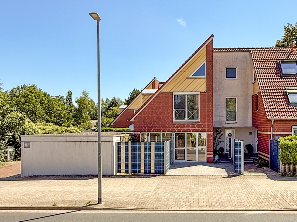 Charaktervolles Haus mit Teilkeller, Spitzboden und geschütztem Außenbereich!, 30659 Hannover / Bothfeld, Einfamilienhaus